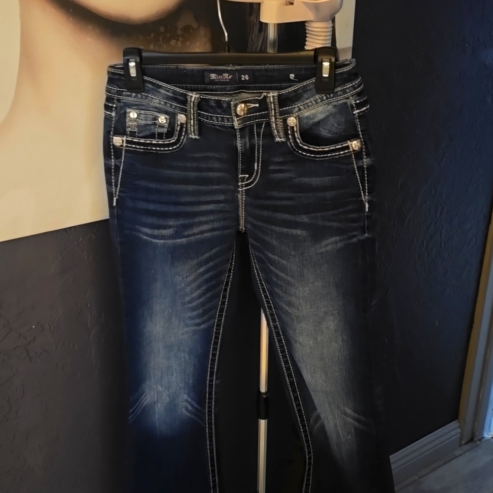 MissMe jeans Mid rise in boot cut size 26.  No rips or tears .